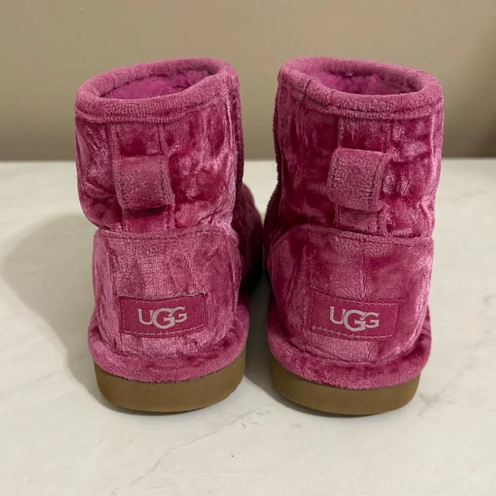 UGG Girls Size 1 Classic Mini II Pink Velvet Ankle Boots Colorful Preppy Retro